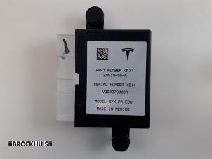 Usagé Module PDC Tesla Model S 75D Prix € 75,00 Règlement à la marge proposé par Autobedrijf Broekhuis B.V.