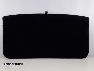 Usados Suelo maletero Tesla Model S 75D Precio € 75,00 Norma de margen ofrecido por Autobedrijf Broekhuis B.V.