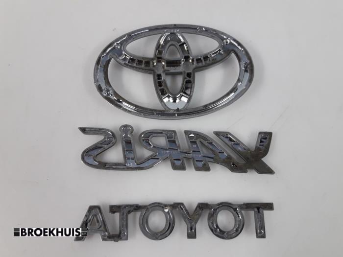 Emblème d'un Toyota Yaris III (P13) 1.33 16V Dual VVT-I 2013