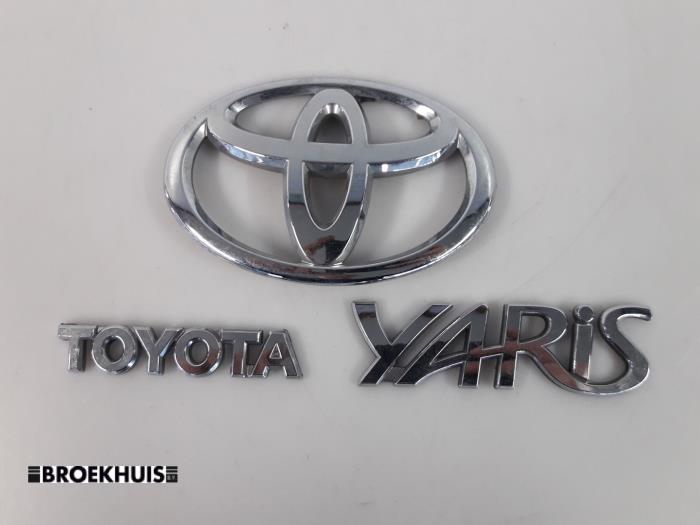 Emblemat z Toyota Yaris III (P13) 1.5 16V Hybrid 2017