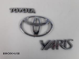 Używane Emblemat Toyota Yaris II (P9) 1.0 12V VVT-i Cena € 10,00 Procedura marży oferowane przez Autobedrijf Broekhuis B.V.