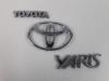 Emblème d'un Toyota Yaris II (P9), 2005 / 2014 1.0 12V VVT-i, Berline avec hayon arrière, Essence, 998cc, 51kW (69pk), FWD, 1KRFE, 2005-08 / 2011-12, KSP90 2011