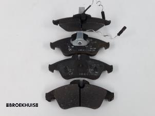 Used Front brake pad Mercedes Sprinter 3t (903) 313 CDI 16V Price € 24,20 Inclusive VAT offered by Autobedrijf Broekhuis B.V.