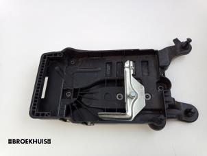 Usagé Boîtier de batterie Seat Ibiza V (KJB) 1.0 TSI 12V Prix € 20,00 Règlement à la marge proposé par Autobedrijf Broekhuis B.V.