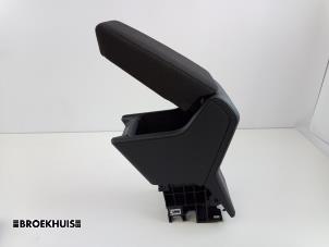 Usagé Accoudoir Seat Ibiza V (KJB) 1.0 TSI 12V Prix € 125,00 Règlement à la marge proposé par Autobedrijf Broekhuis B.V.