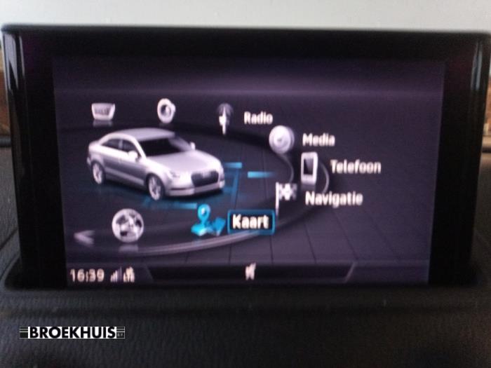 Display unité de contrôle multi media d'un Audi A3 Limousine (8VS/8VM) 1.5 TFSI 16V 2019