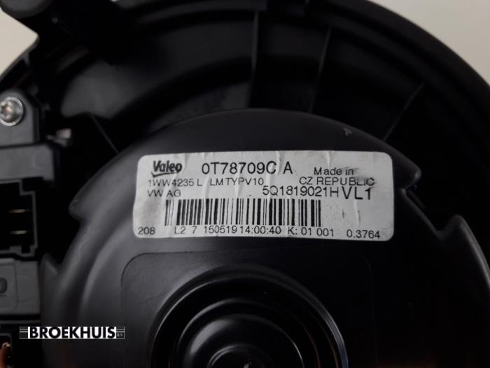 Silnik wentylatora nagrzewnicy z Audi A3 Limousine (8VS/8VM) 1.5 TFSI 16V 2019
