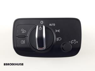 Usagé Commutateur lumière Audi A3 Limousine (8VS/8VM) 1.5 TFSI 16V Prix € 25,00 Règlement à la marge proposé par Autobedrijf Broekhuis B.V.