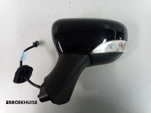 Used Wing mirror, left Renault Clio IV (5R) 0.9 Energy TCE 90 12V Price € 35,00 Margin scheme offered by Autobedrijf Broekhuis B.V.