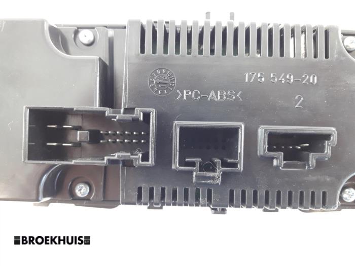 Heater control panel from a Mercedes-Benz A (W176) 1.5 A-180 CDI, A-180d 16V 2016