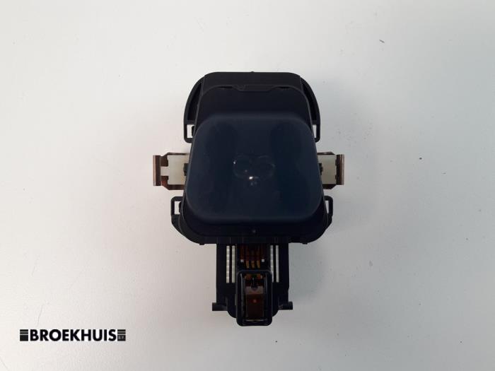 Begagnade Ljussensor Mercedes A (W176) 1.5 A-180 CDI, A-180d 16V Pris € 60,00 Marginaltabell erbjuds av Autobedrijf Broekhuis B.V.
