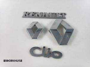 Usados Emblema Renault Clio II Societe (SB) Precio € 5,00 Norma de margen ofrecido por Autobedrijf Broekhuis B.V.