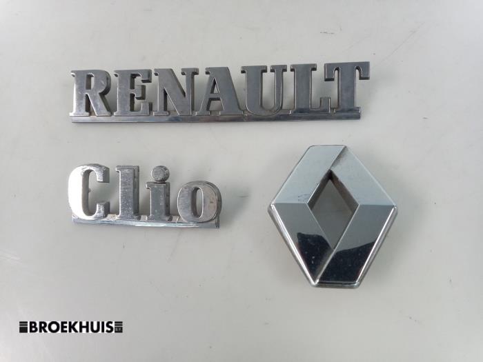 Emblema de un Renault Clio II Societe (SB)  2006