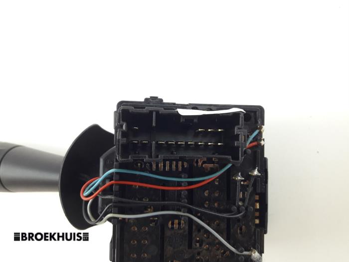 Interruptor de limpiaparabrisas de un Renault Clio IV (5R) 1.5 dCi 90 FAP 2015