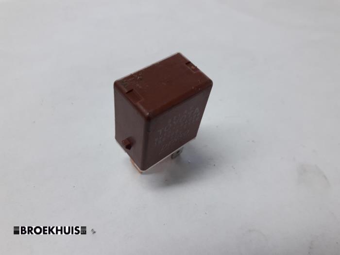 Begagnade Relä Toyota Prius (NHW20) Pris € 5,00 Marginaltabell erbjuds av Autobedrijf Broekhuis B.V.
