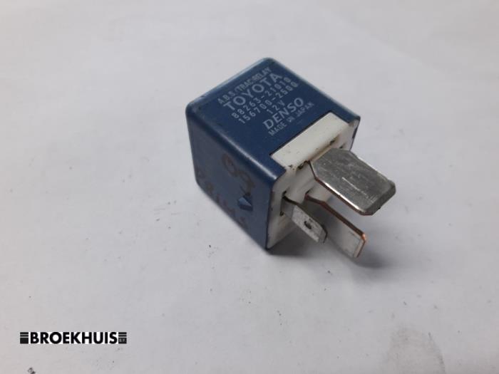 Begagnade Relä Toyota Prius (NHW20) Pris € 7,50 Marginaltabell erbjuds av Autobedrijf Broekhuis B.V.