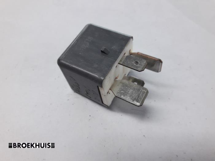 Begagnade Relä Toyota Prius (NHW20) Pris € 7,50 Marginaltabell erbjuds av Autobedrijf Broekhuis B.V.