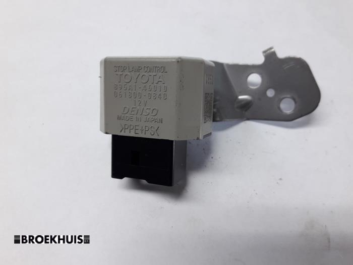 Begagnade Relä Toyota Prius (NHW20) 1.5 16V Pris € 10,00 Marginaltabell erbjuds av Autobedrijf Broekhuis B.V.