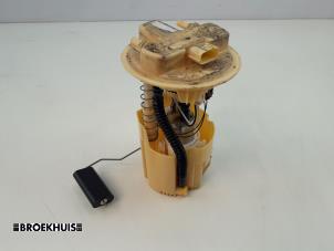 Used Electric fuel pump Renault Clio IV (5R) 1.5 dCi 90 FAP Price € 45,00 Margin scheme offered by Autobedrijf Broekhuis B.V.