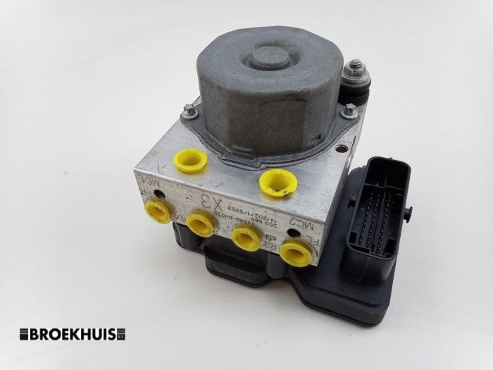 Begagnade ABS-pump Toyota Aygo (B40) 1.0 12V VVT-i Pris € 50,00 Marginaltabell erbjuds av Autobedrijf Broekhuis B.V.