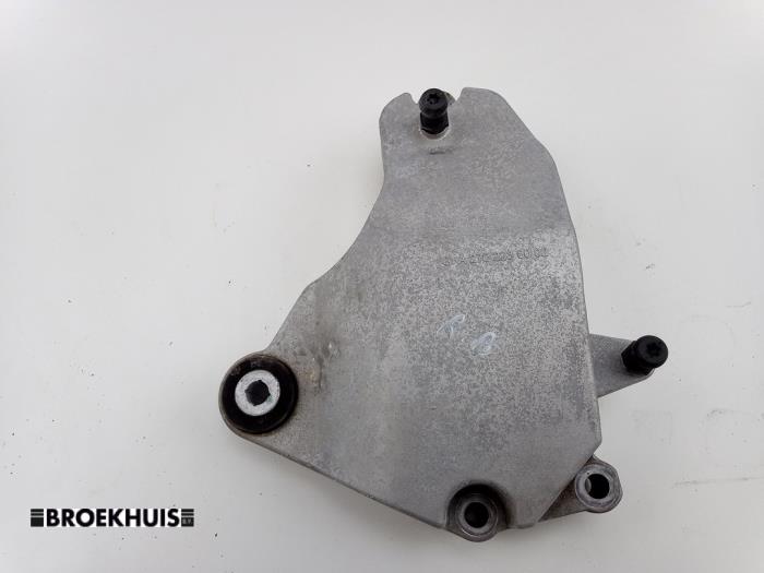 Used Engine mount Mercedes CLA (117.3) 1.6 CLA-180 16V Price € 20,00 Margin scheme offered by Autobedrijf Broekhuis B.V.
