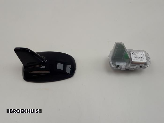 Używane Antena GPS Mercedes CLA (117.3) 1.6 CLA-180 16V Cena € 35,00 Procedura marży oferowane przez Autobedrijf Broekhuis B.V.