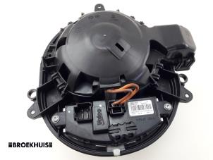 Usados Motor de ventilador de calefactor BMW 3 serie (F30) 320d 2.0 16V EfficientDynamicsEdition Precio € 35,00 Norma de margen ofrecido por Autobedrijf Broekhuis B.V.