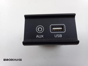 Usagé Connexion USB Kia Niro I (DE) 1.6 GDI Hybrid Prix € 25,00 Règlement à la marge proposé par Autobedrijf Broekhuis B.V.