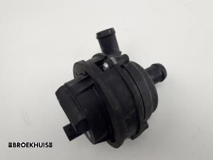 Usagé Pompe à eau Fiat 500X (334) 1.0 FireFly Turbo 120 12V Prix € 150,00 Règlement à la marge proposé par Autobedrijf Broekhuis B.V.