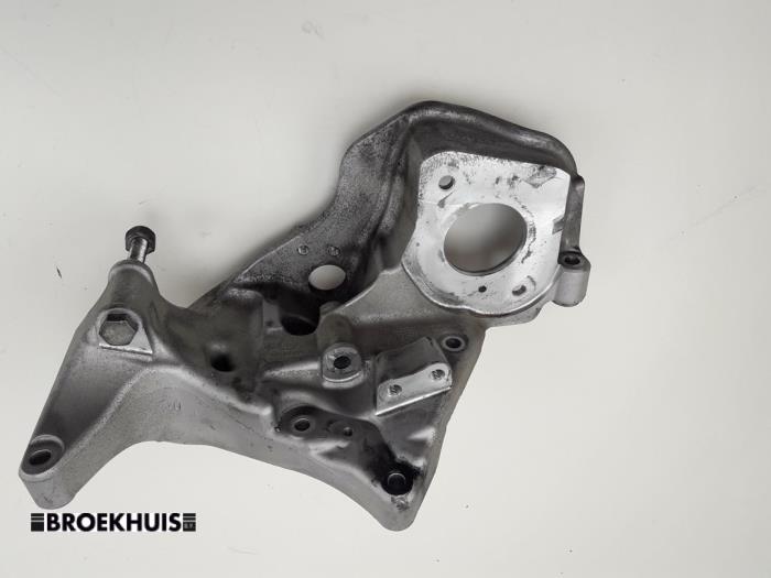 Support dynamo bas d'un Volvo V40 (MV) 2.0 D2 16V 2015