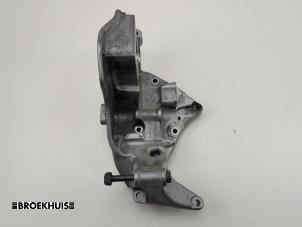 Support dynamo bas d'un Volvo V40 (MV) 2.0 D2 16V 2015