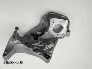 Support dynamo bas d'un Volvo V40 (MV) 2.0 D2 16V 2015
