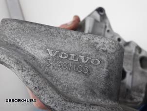 Support dynamo bas d'un Volvo V40 (MV) 2.0 D2 16V 2015