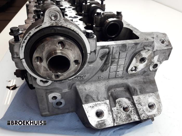 Cylinder head Volvo V40 2.0 D2 16V - 31430110 D4204T8