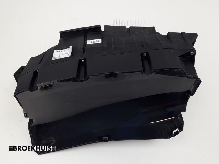 Usados Pantalla Head-up Mazda CX-60 (KH) 2.5 e-SkyActiv PHEV Precio € 500,00 Norma de margen ofrecido por Autobedrijf Broekhuis B.V.