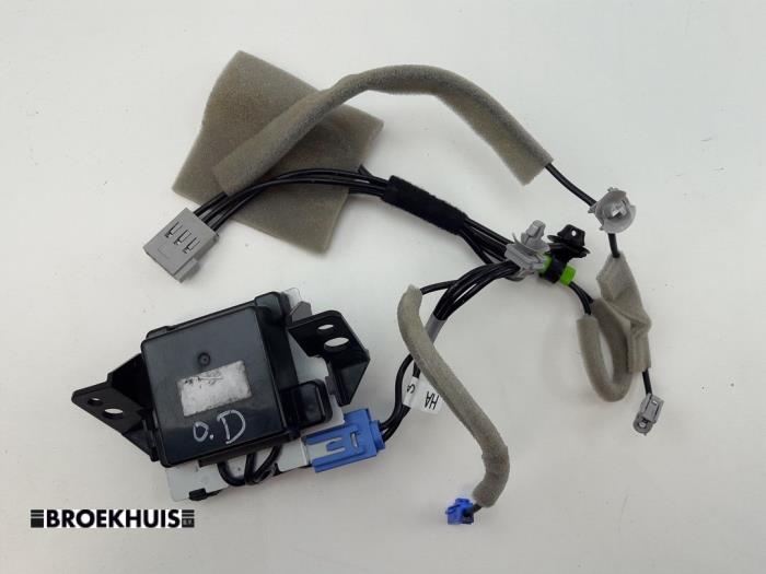 Używane Antena Mazda CX-60 (KH) 2.5 e-SkyActiv PHEV Cena € 25,00 Procedura marży oferowane przez Autobedrijf Broekhuis B.V.