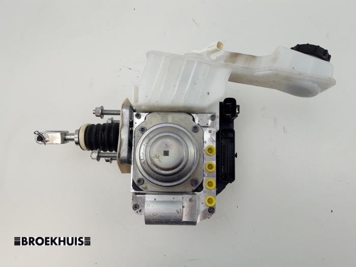 Begagnade ABS-pump Mazda CX-60 (KH) 2.5 e-SkyActiv PHEV Pris € 500,00 Marginaltabell erbjuds av Autobedrijf Broekhuis B.V.
