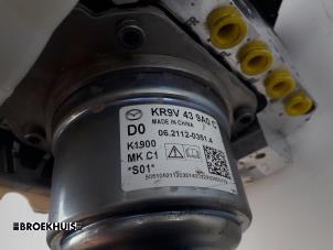ABS Pumpe van een Mazda CX-60 (KH) 2.5 e-SkyActiv PHEV 2023