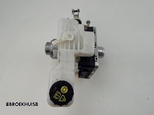 ABS Pumpe van een Mazda CX-60 (KH) 2.5 e-SkyActiv PHEV 2023