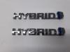Emblem from a Toyota Auris Touring Sports (E18), 2013 / 2018 1.8 16V Hybrid, Combi/o, Electric Petrol, 1.798cc, 100kW (136pk), FWD, 2ZRFXE, 2013-07 / 2018-12, ZWE186L-DW; ZWE186R-DW 2014
