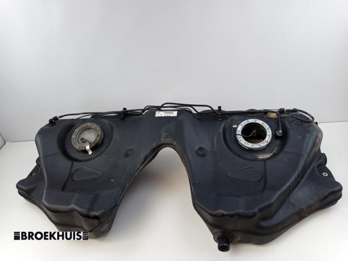 Begagnade Tank BMW 7 serie (E65/E66/E67) 745i,Li 4.4 V8 32V Pris € 100,00 Marginaltabell erbjuds av Autobedrijf Broekhuis B.V.