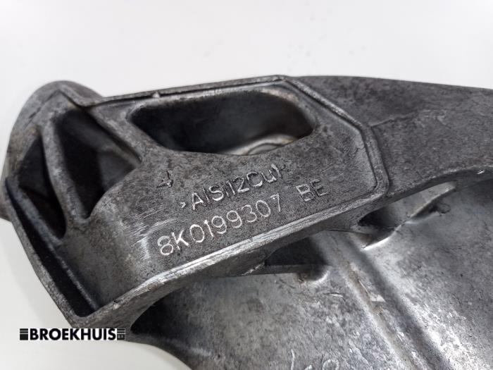 Engine mount from a Audi A4 Avant (B8) 2.0 TDI 16V 2011