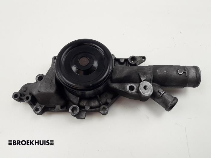Begagnade Vattenpump Mercedes E (W211) 2.2 E-220 CDI 16V Pris € 30,00 Marginaltabell erbjuds av Autobedrijf Broekhuis B.V.