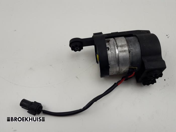 Gebrauchte Ölpumpe BMW 7 serie (E65/E66/E67) 745i,Li 4.4 V8 32V Preis € 100,00 Margenregelung angeboten von Autobedrijf Broekhuis B.V.