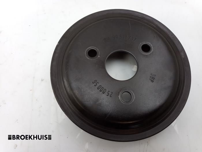 Gebrauchte Wasserpumpe Riemenscheibe Opel Corsa D 1.2 16V Preis € 15,00 Margenregelung angeboten von Autobedrijf Broekhuis B.V.