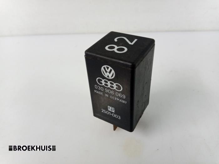 Begagnade Relä Volkswagen Polo II Coupé (86) Pris € 10,00 Marginaltabell erbjuds av Autobedrijf Broekhuis B.V.