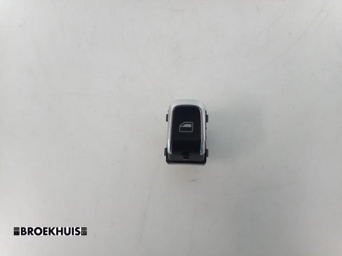 Usados Interruptor de ventanilla eléctrica Audi A5 Sportback (8TA) 2.0 TDI 16V Precio € 10,00 Norma de margen ofrecido por Autobedrijf Broekhuis B.V.