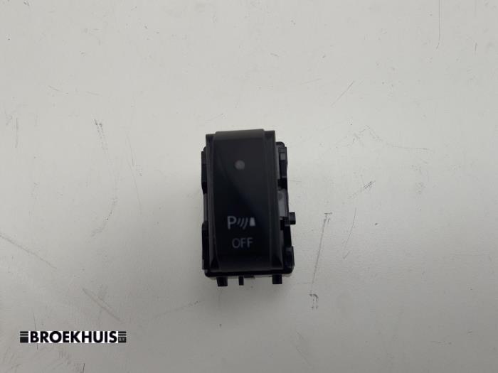 Usados Interruptor PDC Dacia Spring 45 Precio € 15,00 Norma de margen ofrecido por Autobedrijf Broekhuis B.V.
