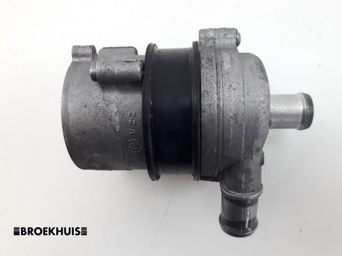 Usagé Pompe à eau Audi A4 Avant (B9) 1.4 TFSI 16V Prix € 100,00 Règlement à la marge proposé par Autobedrijf Broekhuis B.V.
