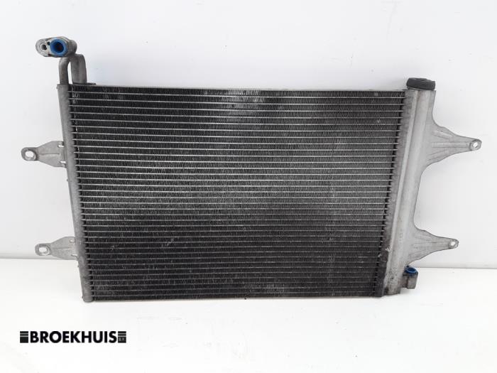 Usagé Radiateur clim Volkswagen Polo IV (9N1/2/3) 1.4 16V Prix € 30,00 Règlement à la marge proposé par Autobedrijf Broekhuis B.V.